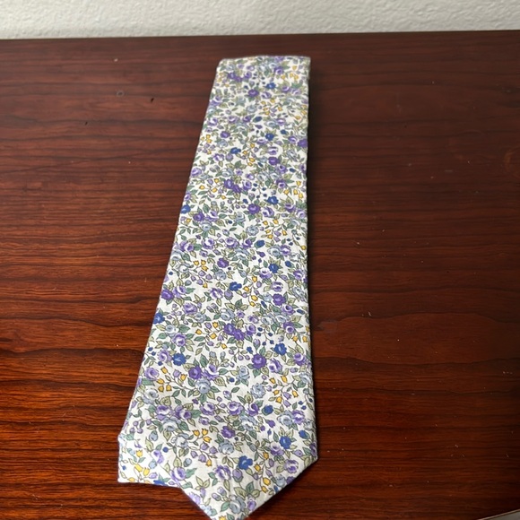 Tie - Picture 1 of 2